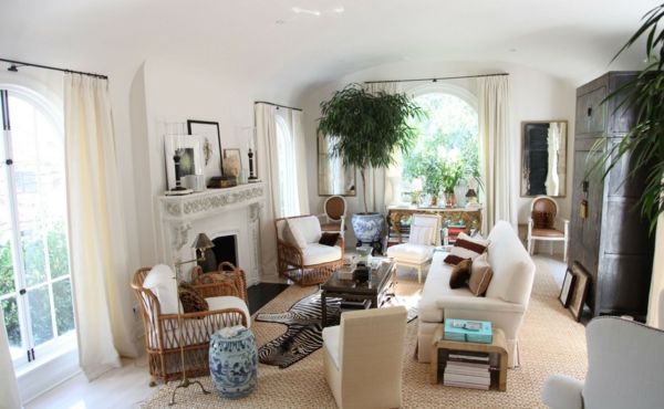 elegantní obývací pokoj zařízení křeslo v teplé atmosféře dekorace