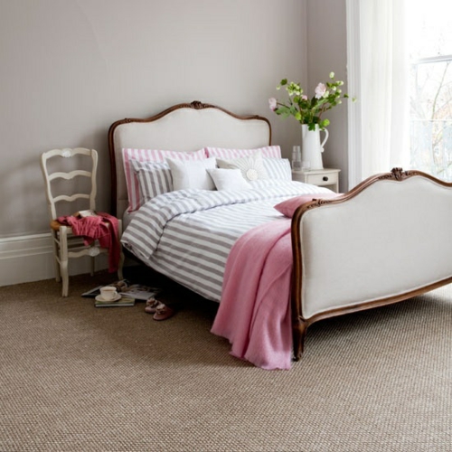 σχεδιασμός κρεβατοκάμαρα πραγματικό κομψό άνετο κρεβάτι