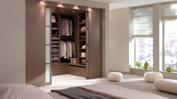 soveværelse omklædningsrum plan åben garderobeskabe walk-in garderobe systemer