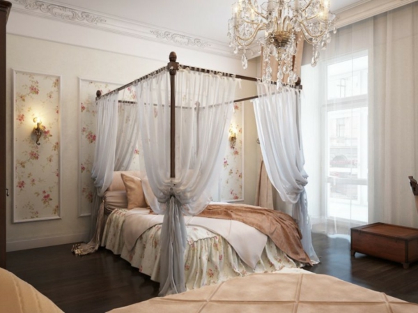 soveværelse design baldakin sengetøj blomsterelementer