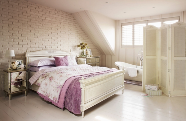 спалня дизайн изтъркан шик стил тухлена стена лилав