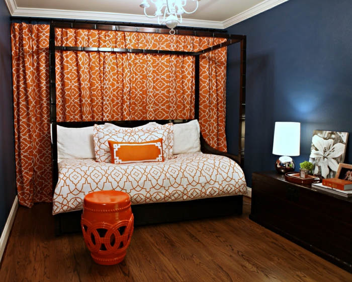 κρεβατοκάμαρα εσωτερική διακόσμηση δωμάτιο μόδας όμορφο μοτίβο πορτοκαλί accents