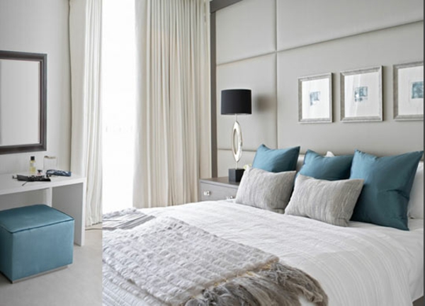 卧室家具的想法软垫床扔枕头凳蓝色