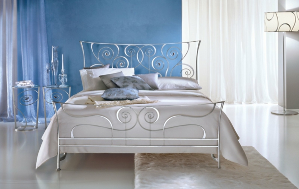 soveværelse form metal seng tendril rustfrit stål buede former vægmaling blå