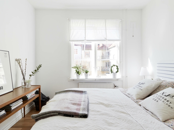 miegamojo idėjos skandinaviško stiliaus lova paprasta minimalistinė