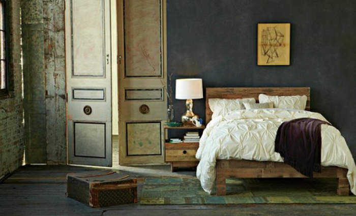 ložnicový nábytek z palet ze dřeva obložení stěn