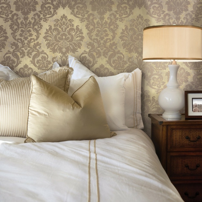 slaapkamer behang gouden ornamenten patroon behang