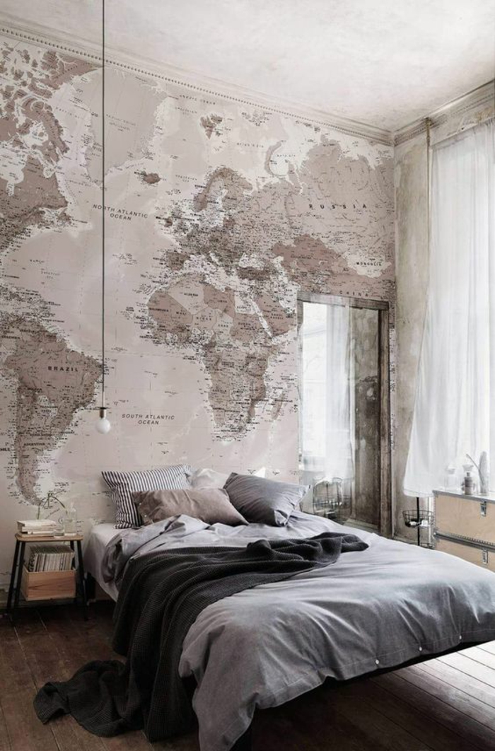 chambre papier peint monde portefeuille plancher de bois aéré rideaux