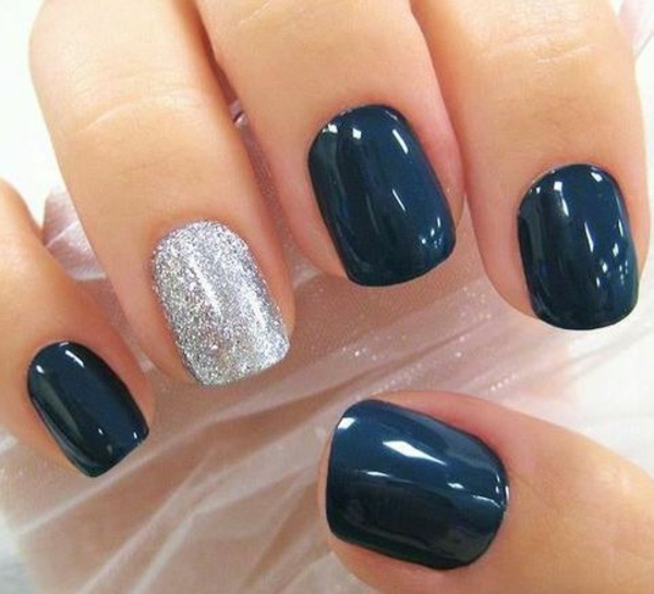 eenvoudige nagel ontwerp vingernagels foto's gewoon nagels donkerblauw zilver