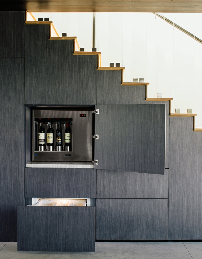 шкафът под бутилки за вино поддържа красиви живи идеи