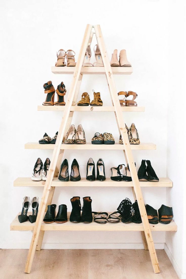 schoenenrek zelf bouwen houten ladder houten planken licht hout diy idee