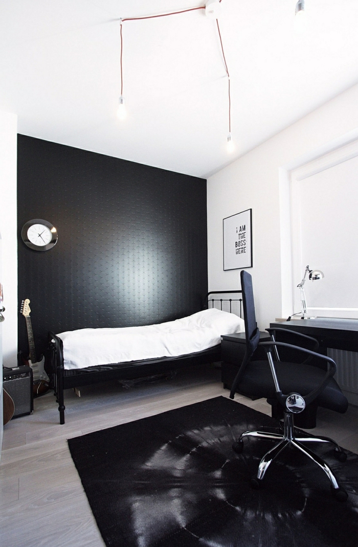 sort væg maling minimalistisk soveværelse accent væg sort tæppe trægulv