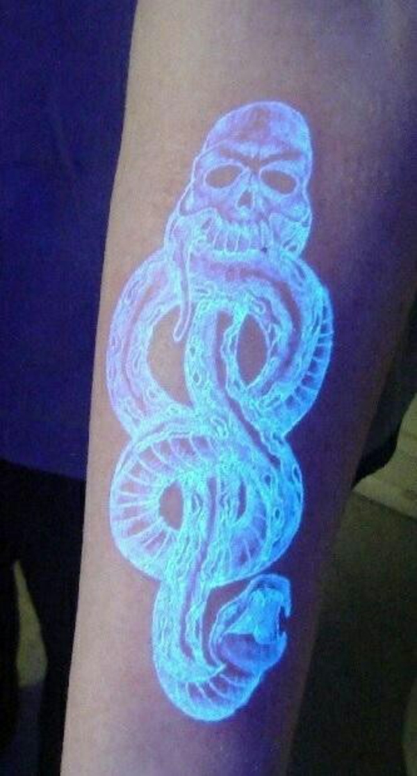 tatouage de lumière noire