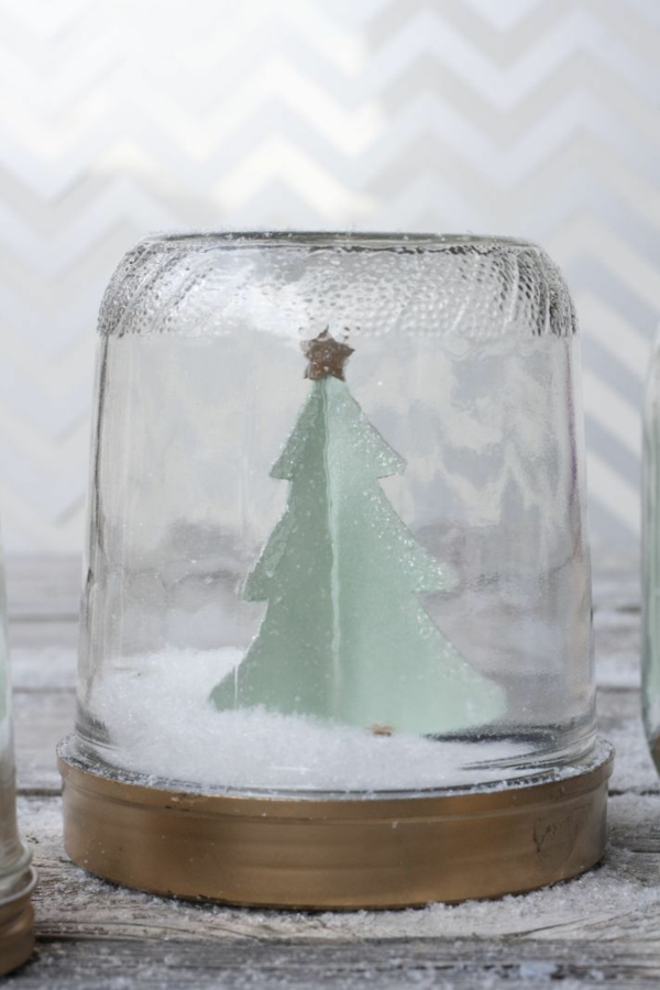 cadeaux faits maison snow globe artisanat sapin en carton