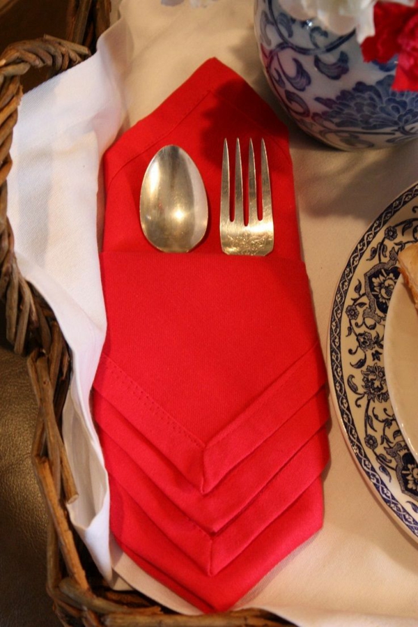 servietter brett bord dekorasjon ideer rød klut serviett