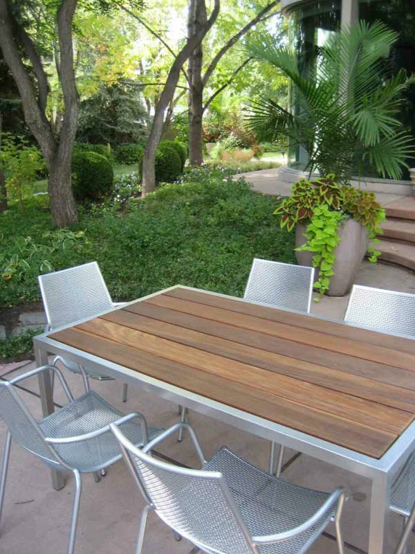 设置花园家具金属餐桌木盘现代图片