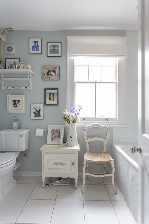 破旧别致的浴室墙壁装饰壁画明亮的氛围