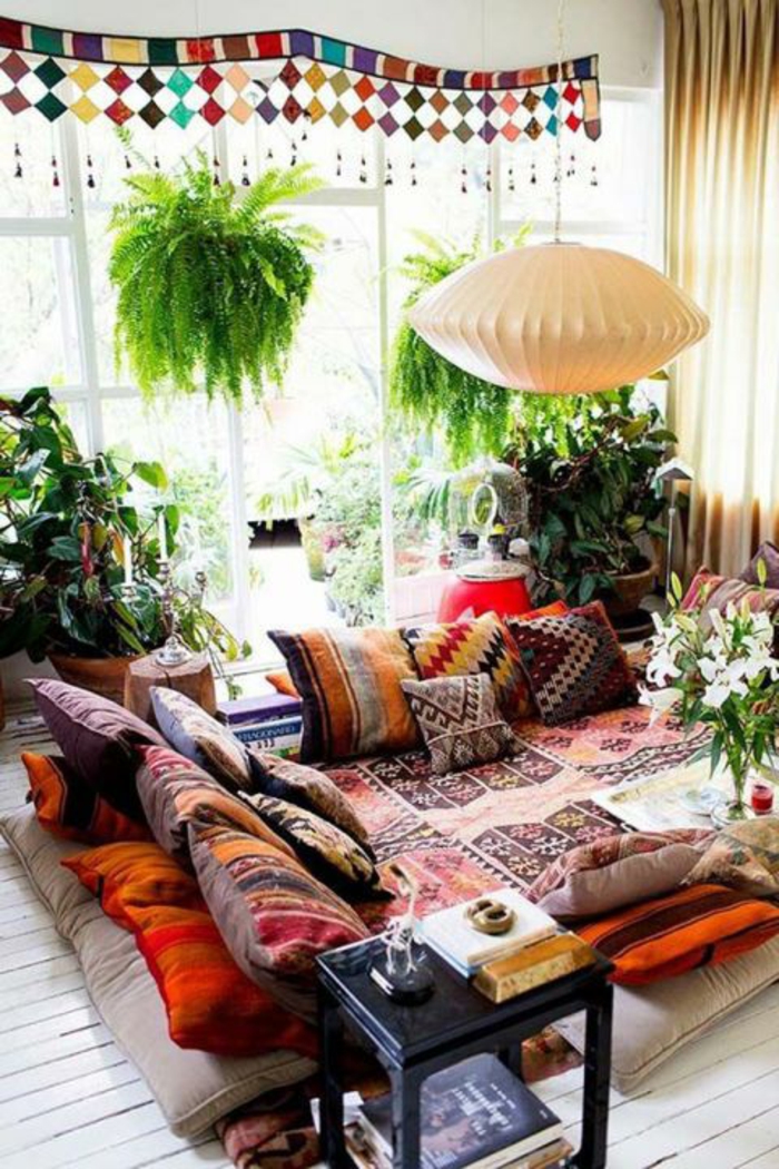 sjofele chique meubels boho stijl sierkussen ethno patroon lounge hoek hanglamp