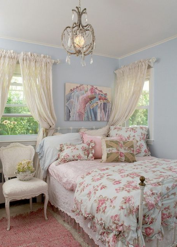 ošumělý elegantní styl ložnice růžový koberec svícen