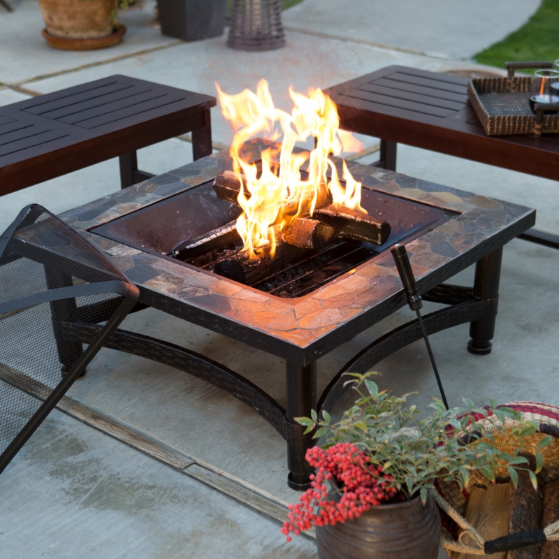 Construire un coffre-fort cheminée coin table de jardin avec barbecue