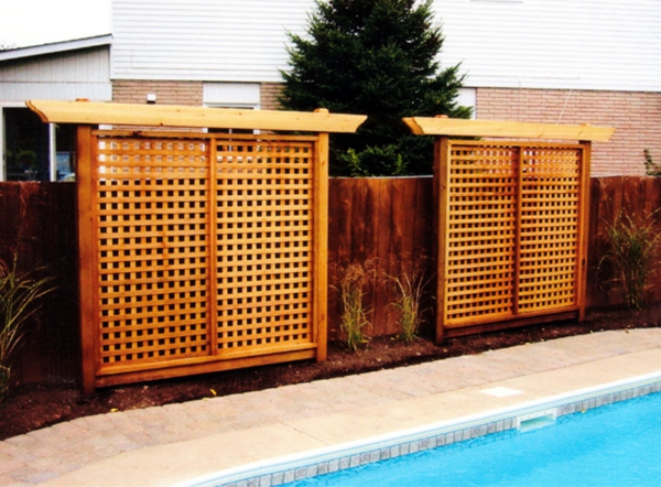 Protection de la vie privée du bois dans la piscine de jardin