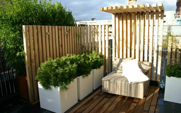 Personvernbeskyttelse terrasse laget av treverk tregulv møbler