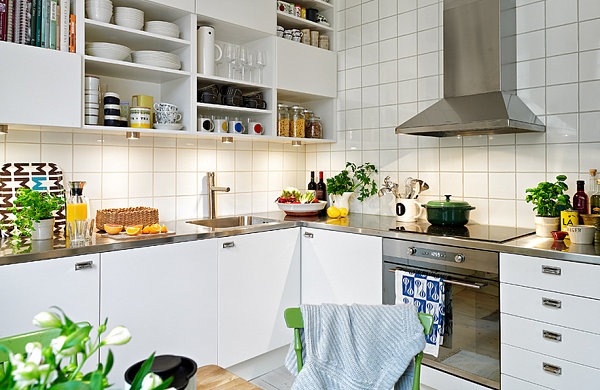Skandinavisk kjøkken designer kjøkkenskap boller retter