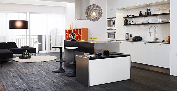 Skandinaviškoje virtuvėje suprojektuota prabangio interjero valgomojo zona