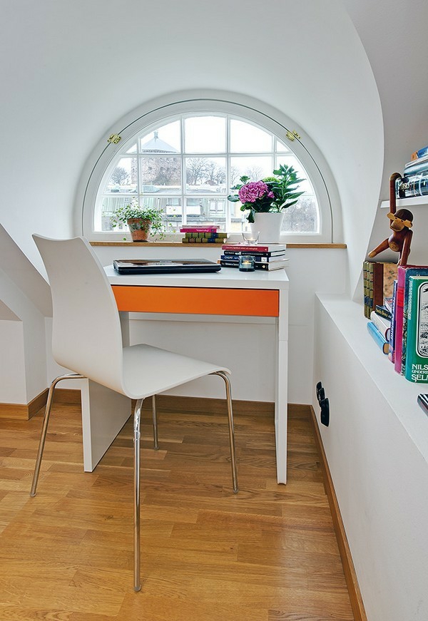 Skandinaviško stalo idėja oranžinės spalvos namas modernus