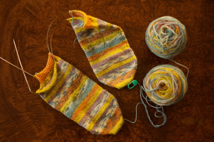 Ponožky plést barevné ponožky přímo ve stejnou dobu
