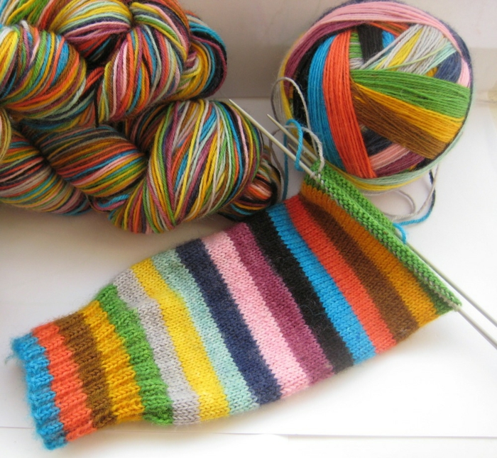 paty plést barevné ponožky pletený vzor yogasocken čistý