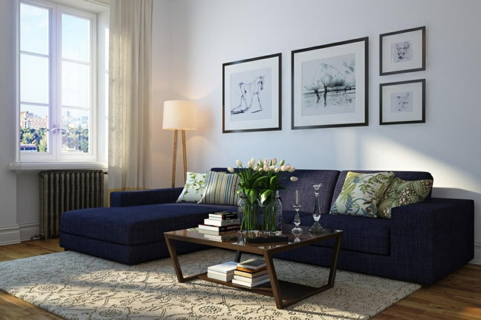 sofa blauw elegant tapijt woonkamer opstelling tulpen