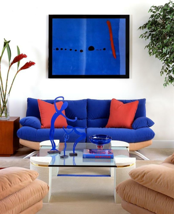 sofa blå rød kaste puter beige lenestol dekorasjon