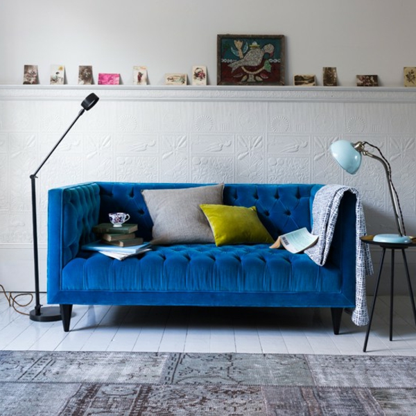 sofá azul sofá cojín neutral sala de estar alfombra