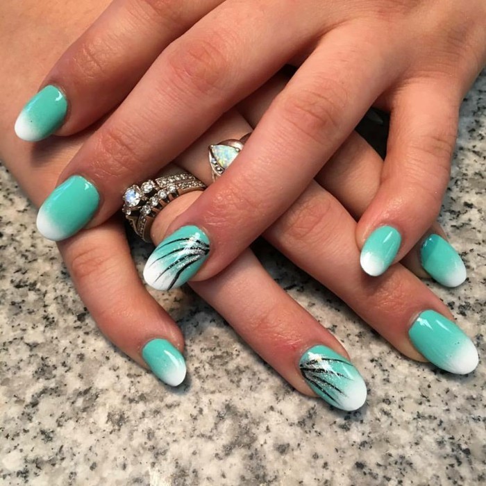 zomer nagels in groene elegante manicure
