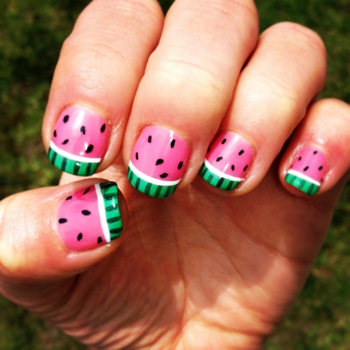 Letní nehty vodní meloun design v krásné syté barvy