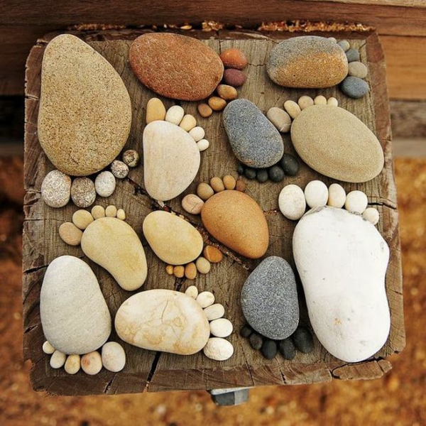 pierres dans les formes dans le jardin