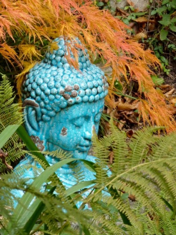 figuras de piedra cabezas de Buda figuras de Buda en el jardín