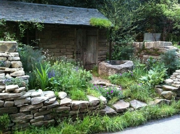 花园中的石墙整合干墙低