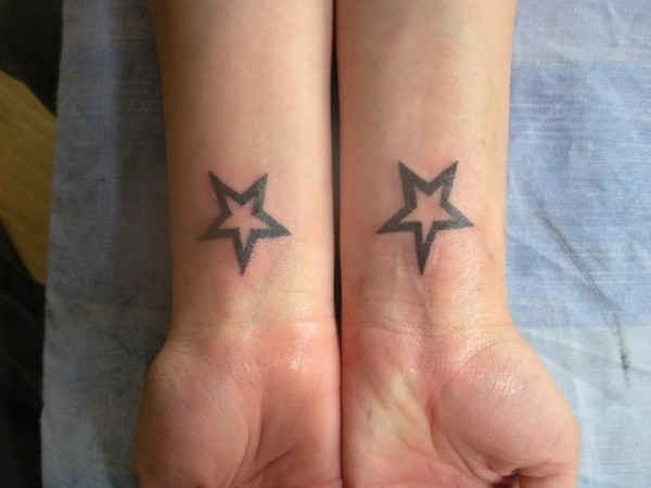 žvaigždė tatuiruotės riešo