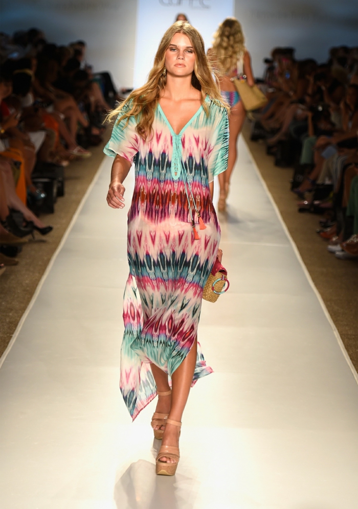 beach fashion beach dress lange mode kleurrijke batik patroon