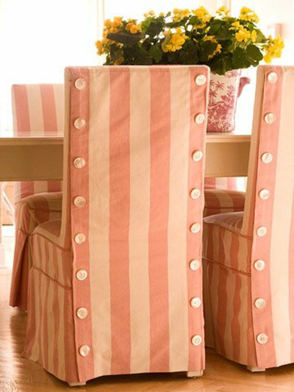 Η καρέκλα καλύπτει λωρίδες ροζ κρέμας