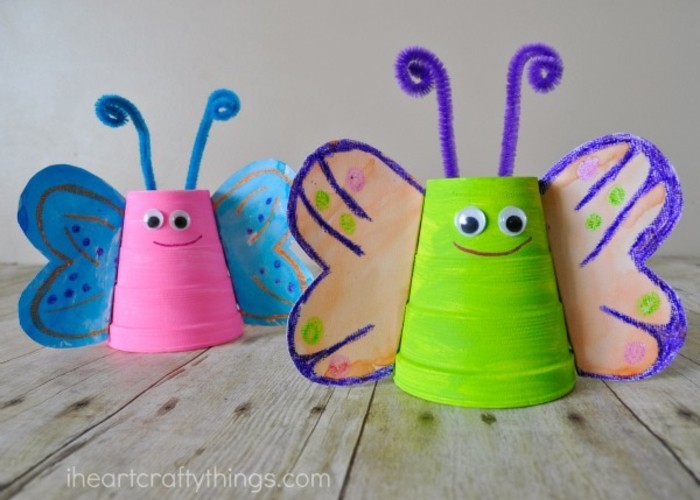 søde sommerfugle gør papir kopper håndværk ideer med børn
