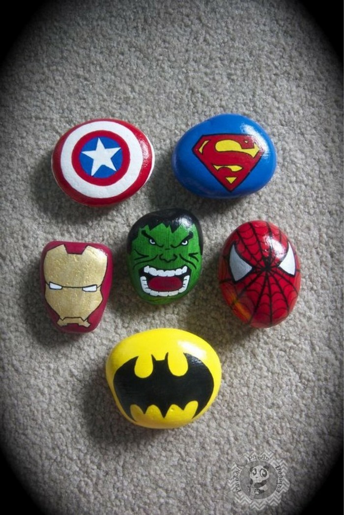 pierres de super-héros peint des motifs batman spiderman hulk