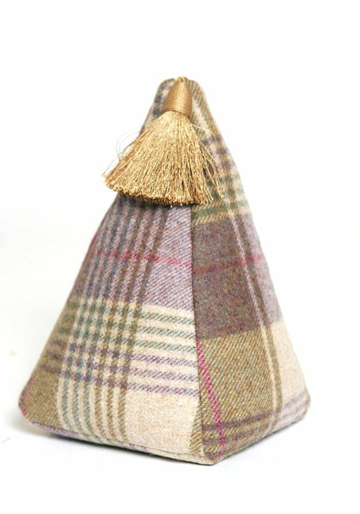 Dørstopp ternet stoff pyramide pinsandribbons.co.uk
