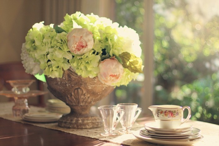 decoración de mesa para peonías de hortensias de primavera