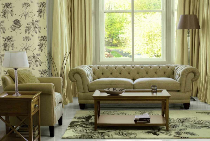 behang vintage floral elementen tapijt patroon sofa gordijnen