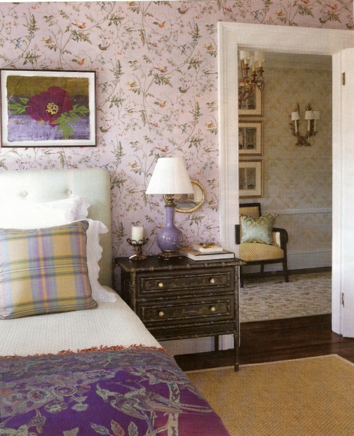 behang vintage slaapkamer muur ontwerp paarse accenten
