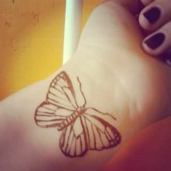 τατουάζ στην καρδιά ιδέες πεταλούδα