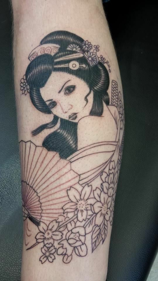 motifs de tatouage femmes geisha avant-bras à la mode